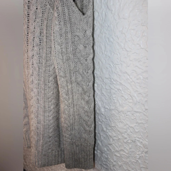 NWT Soft Surroundings Cozy Cold Shoulder Chunky Cable Knit Sweater Gray Medium - Picture 7 of 12